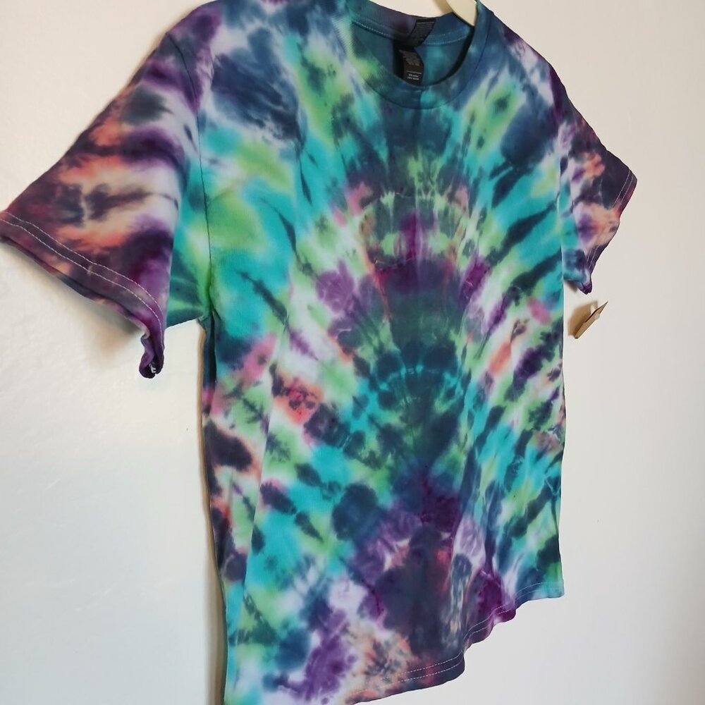 Handmade Abstract Tie Dye T-Shirt Green Purple Black Blue Pink Kids Size Medium - Picture 8 of 16